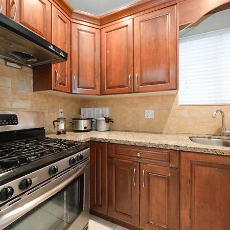 Cambie & 61St Ave Homestay Ванкувър Екстериор снимка