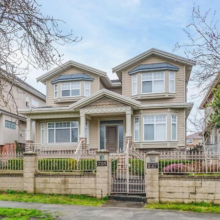 Cambie & 61St Ave Homestay Ванкувър Екстериор снимка