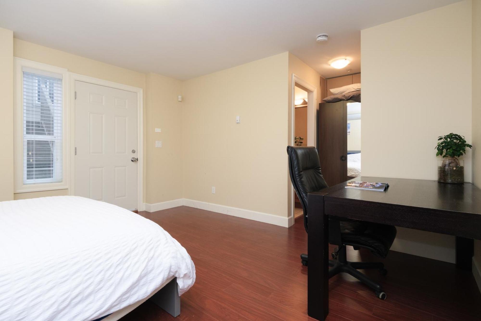 Cambie & 61St Ave Homestay Ванкувър Екстериор снимка