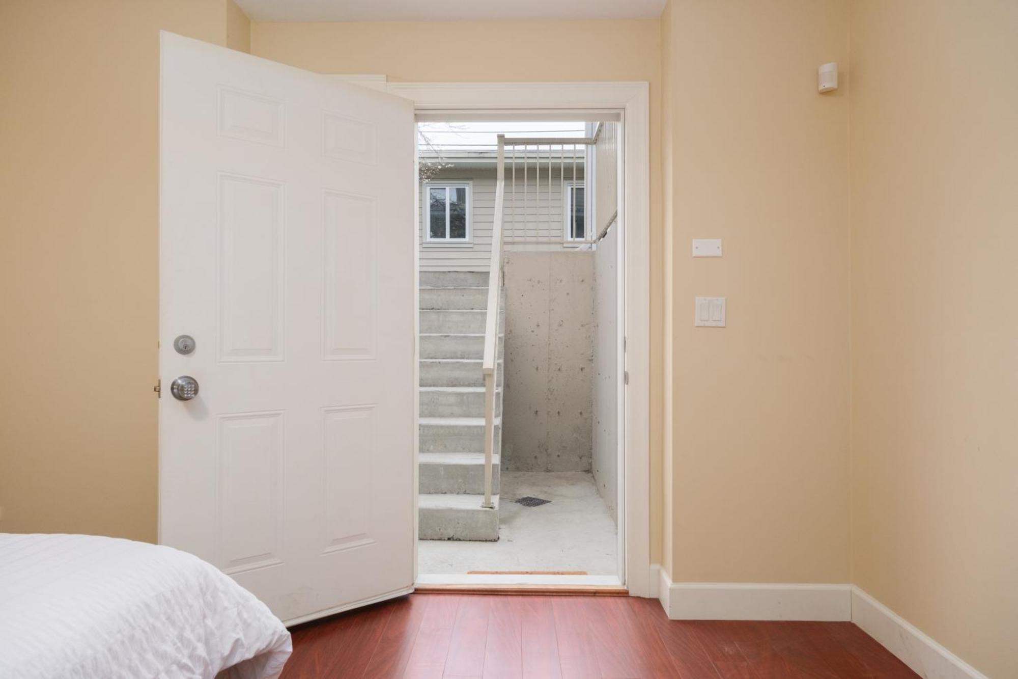 Cambie & 61St Ave Homestay Ванкувър Екстериор снимка