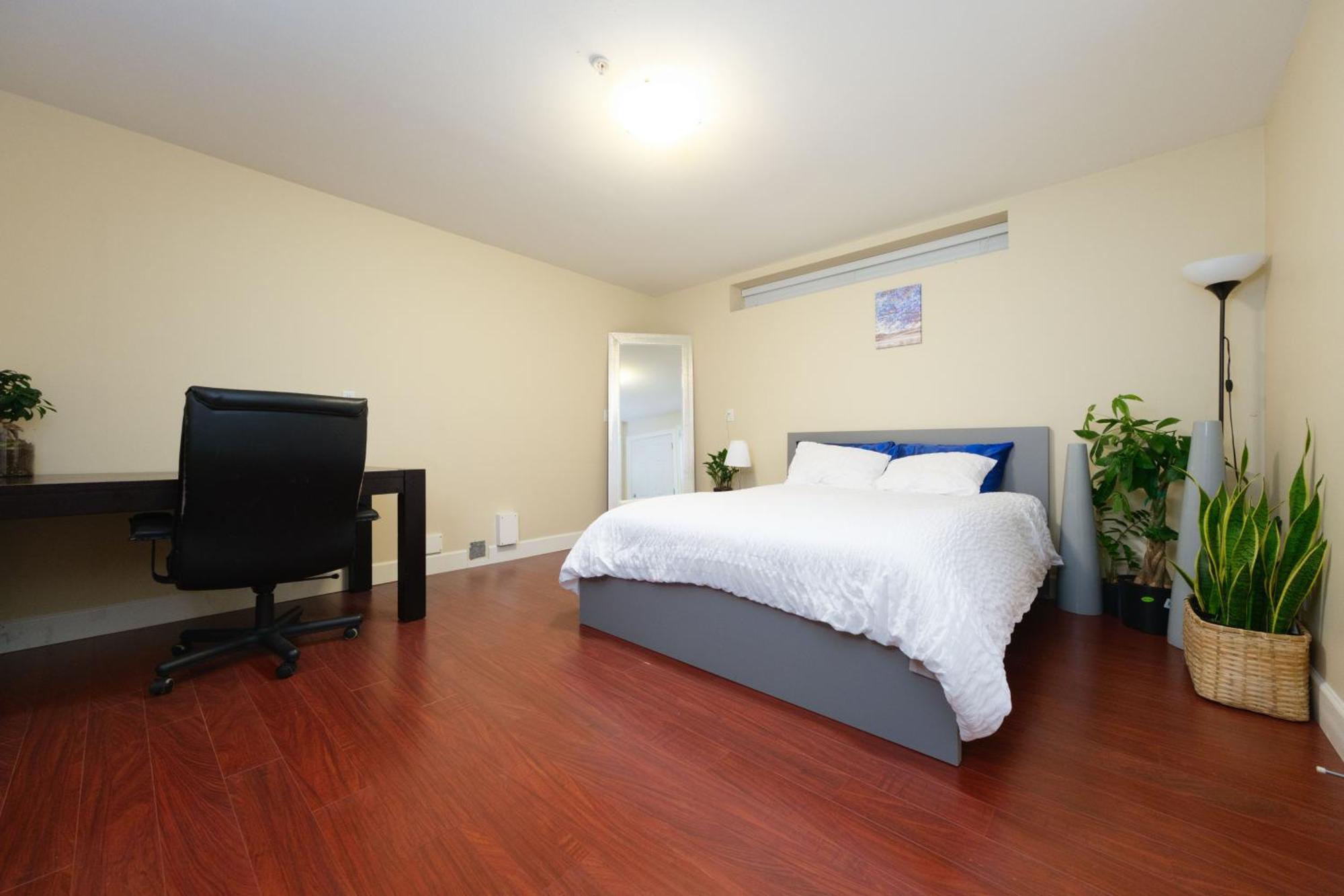 Cambie & 61St Ave Homestay Ванкувър Екстериор снимка