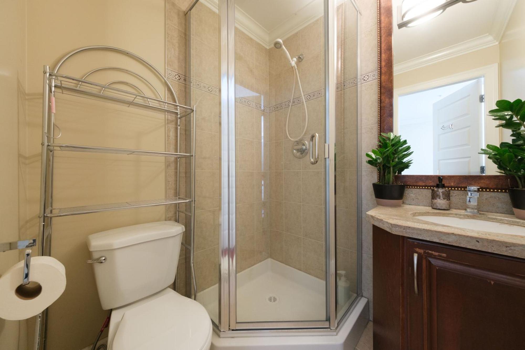 Cambie & 61St Ave Homestay Ванкувър Екстериор снимка